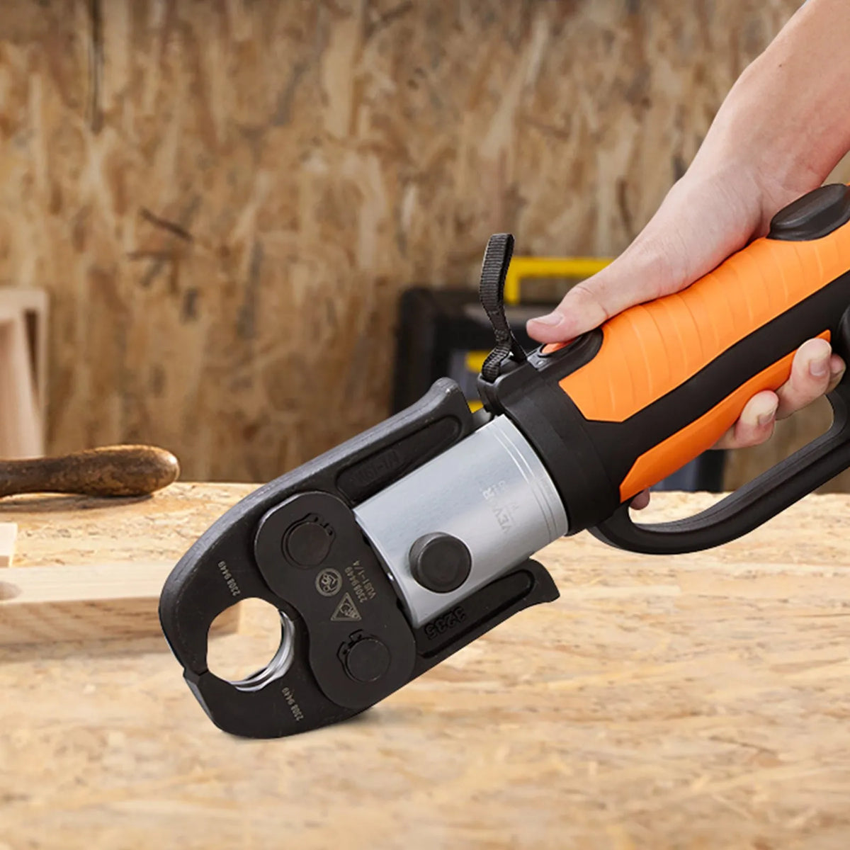 Press Tool, 18V Electric Pipe Crimping Tool for 1/2" to 2" Copper Pipes, 32KN Press Tool Kit Compatible with ProPress - with 6 VUS Press Jaws, 2pcs 4AH Battery, Fast Charger & Carrying Case